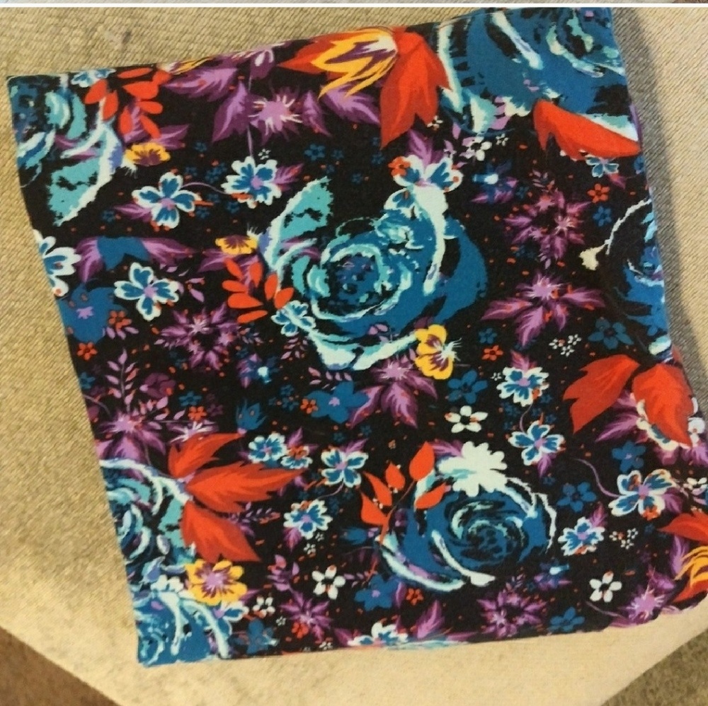 Lularoe TC Blue Rose Leggings